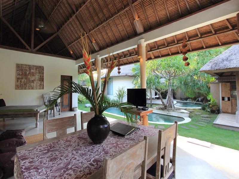 Villa Tirta Naga Bali Seminyak  Exterior photo